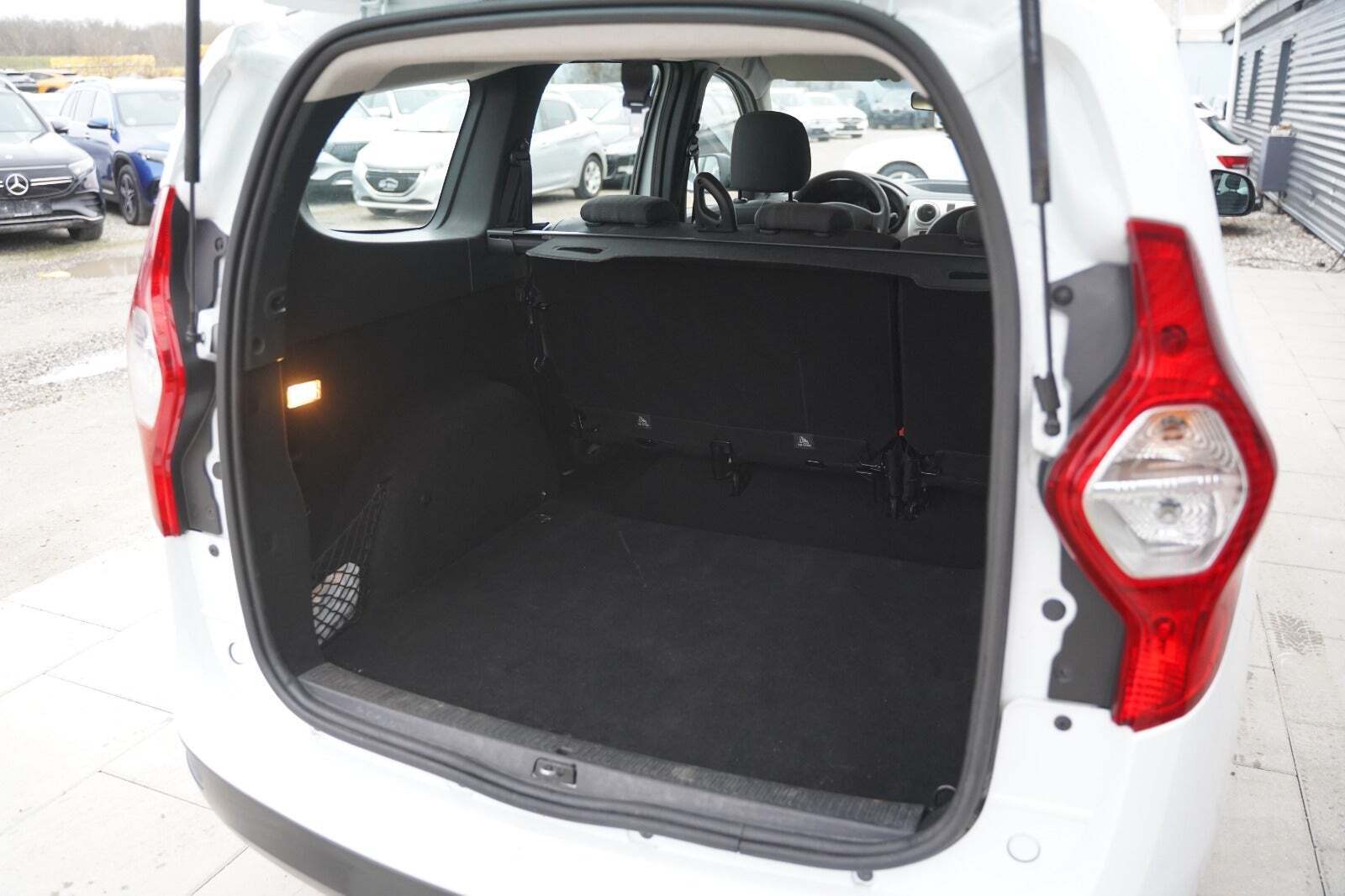 Hvid Dacia Lodgy fra 2013