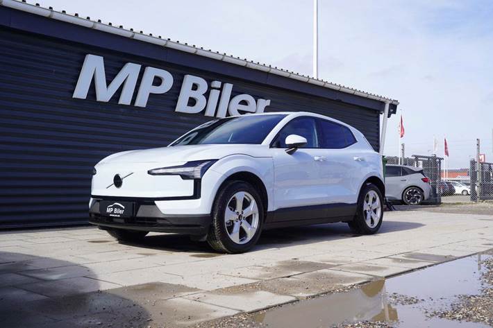 Hvid Volvo EX30 fra 2024 set udefra