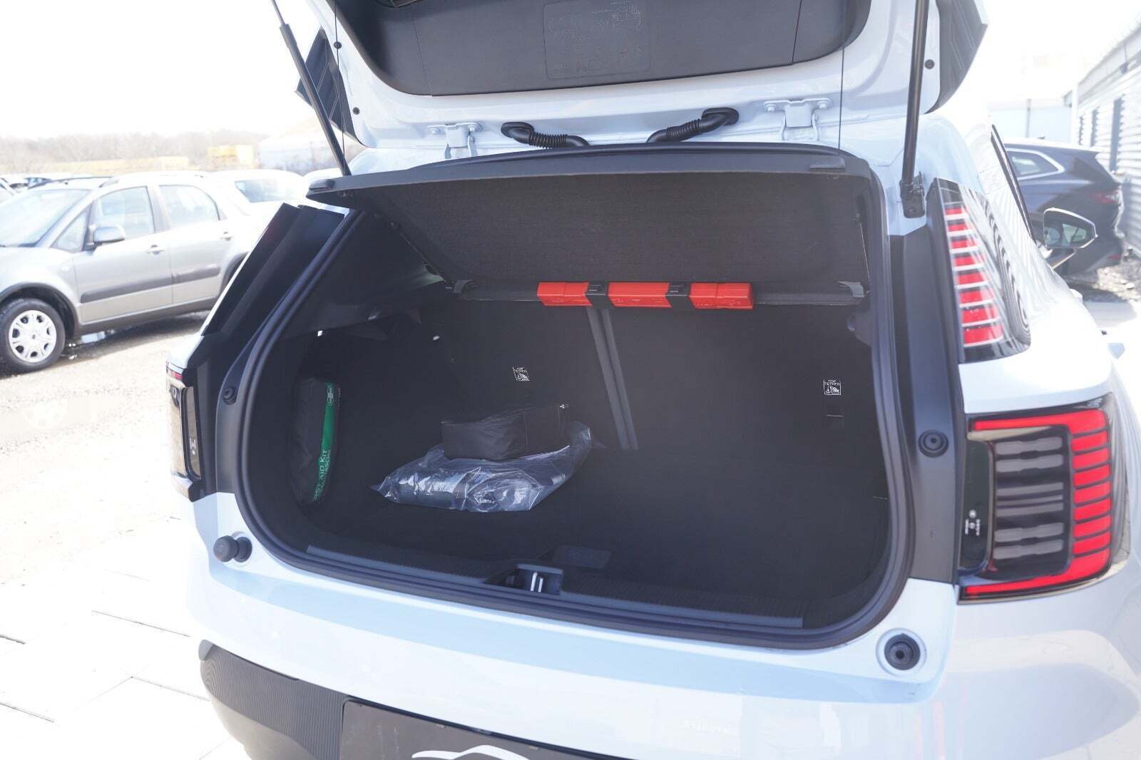 Hvid Volvo EX30 fra 2024