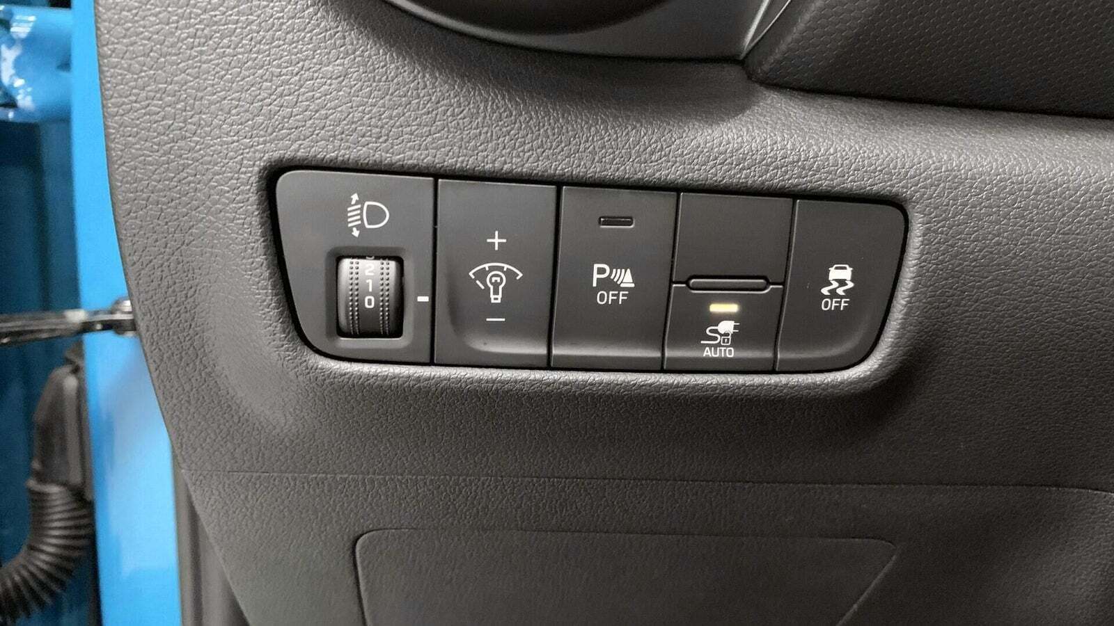 Blå Hyundai Kona fra 2022