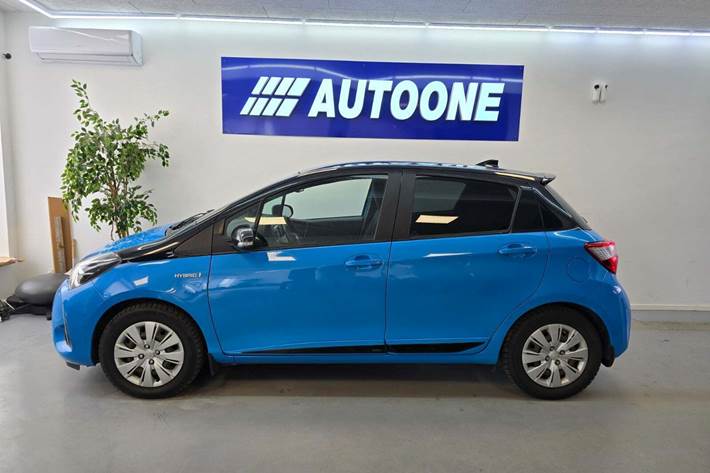 Blå Toyota Yaris fra 2019
