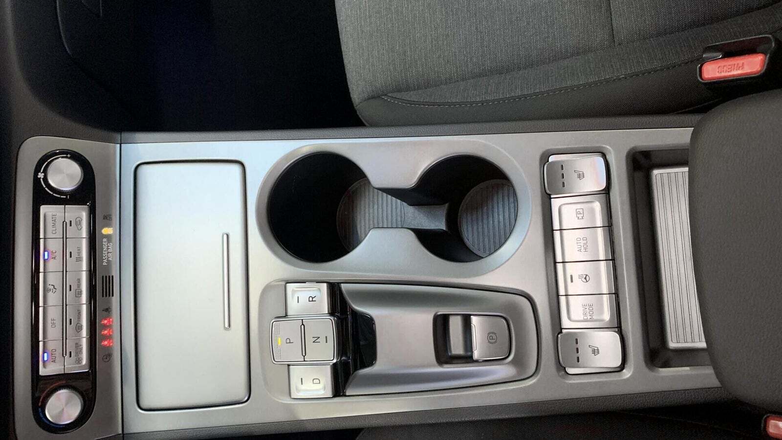 Grå Hyundai Kona fra 2022