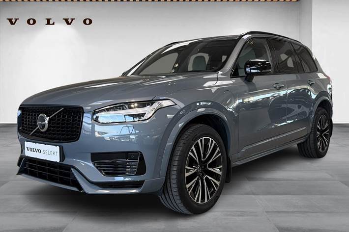 Grå Volvo XC90 fra 2023 set udefra