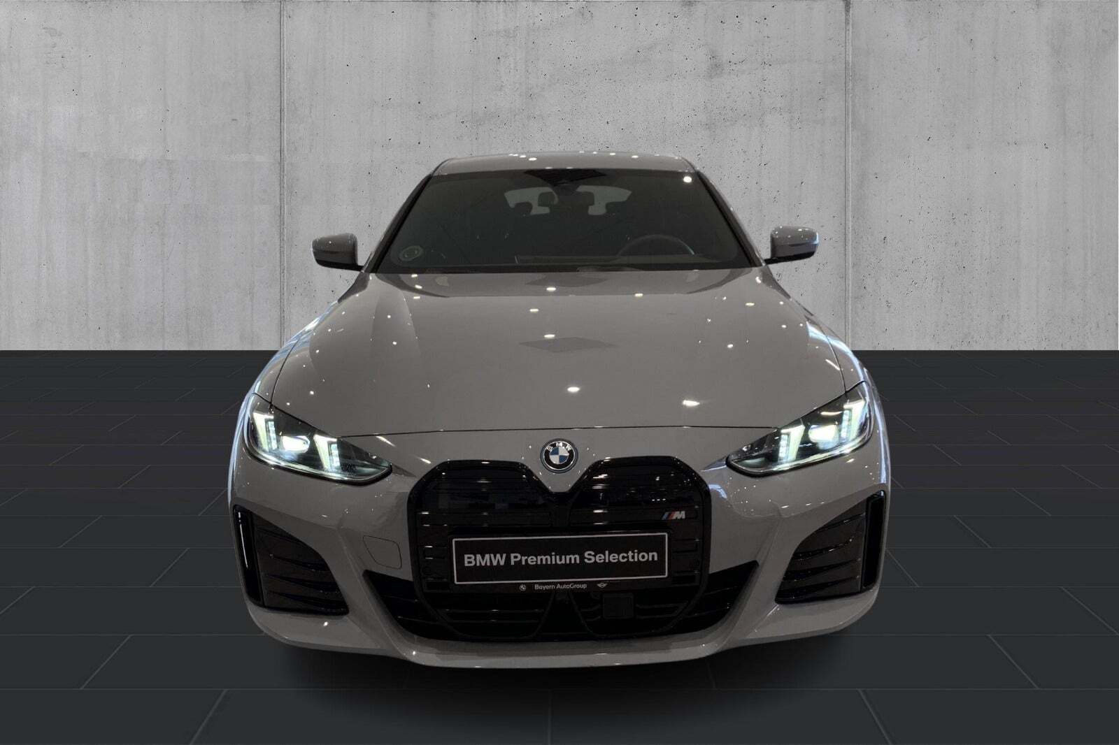 Grå BMW i4 fra 2026
