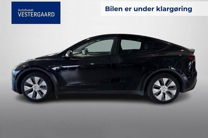 Sort Tesla Model Y fra 2022