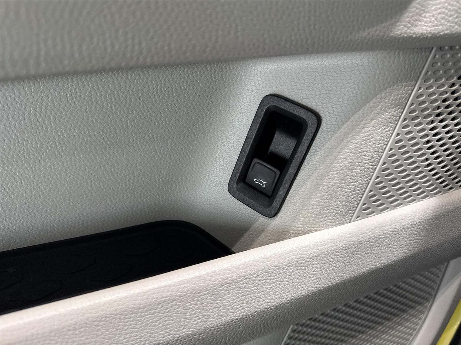 Gul VW ID.Buzz fra 2022