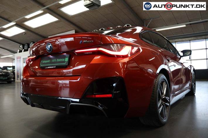 Orange BMW i4 fra 2024