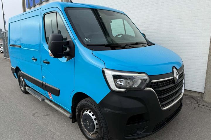 Blå Renault Master IV T33 fra 2019