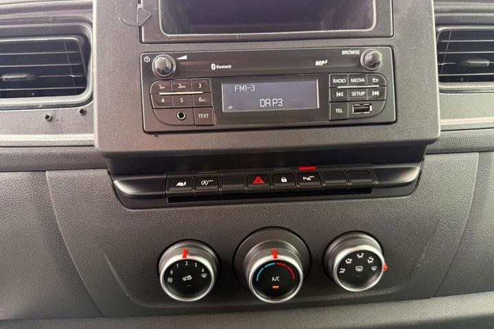 Blå Renault Master IV T33 fra 2019