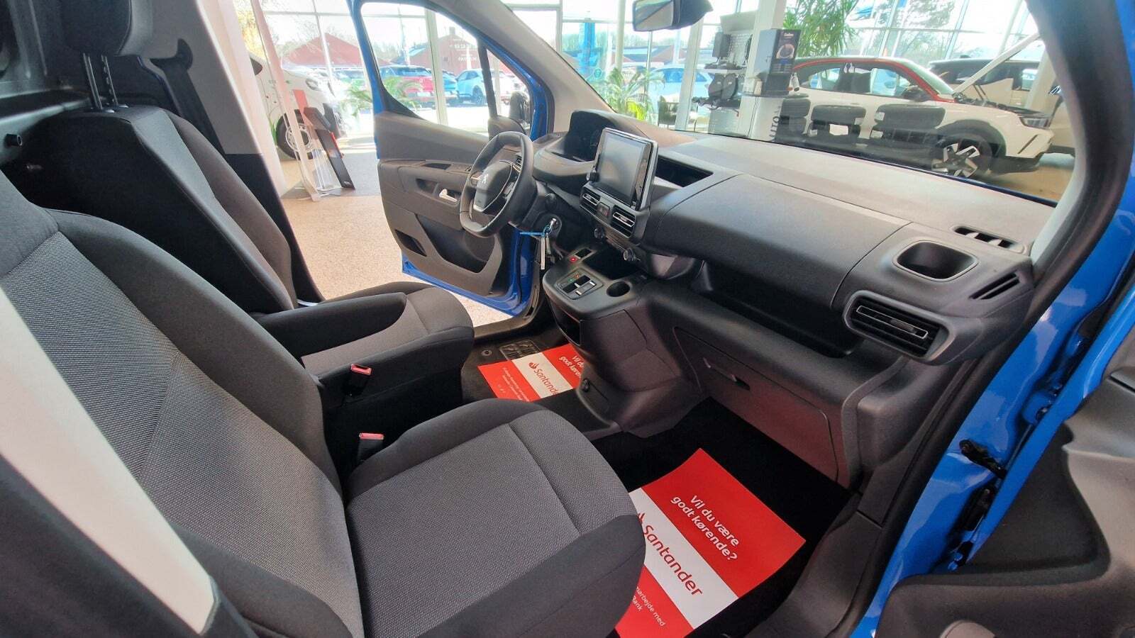 Blå Peugeot e-Partner fra 2023