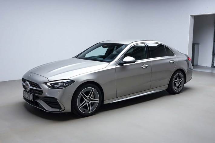 Sølv Mercedes C200 fra 2022