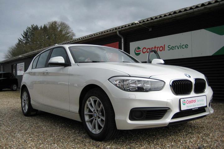 Hvid BMW 118i fra 2018
