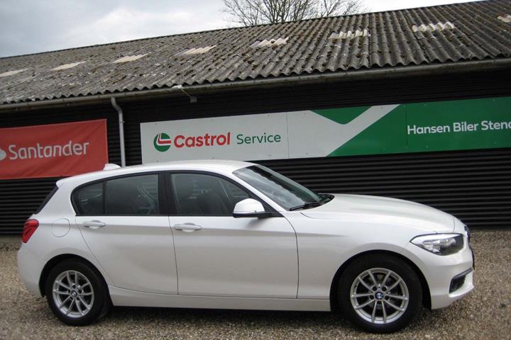 Hvid BMW 118i fra 2018