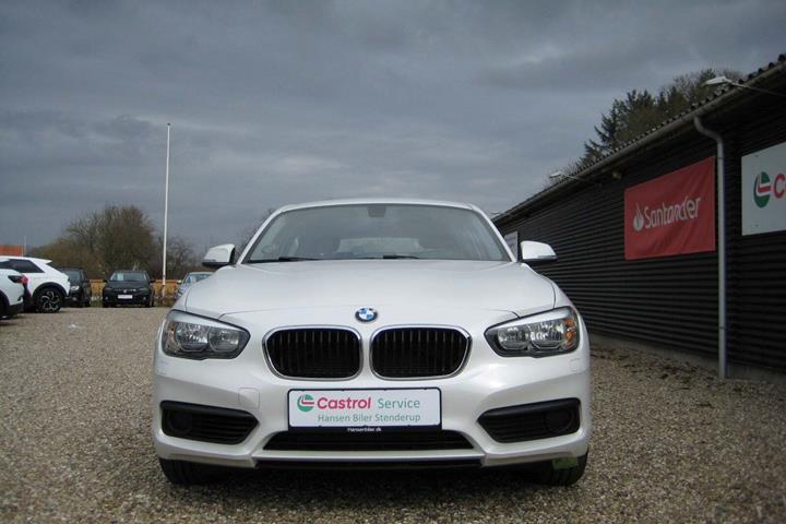 Hvid BMW 118i fra 2018