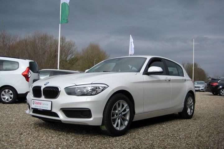 Hvid BMW 118i fra 2018