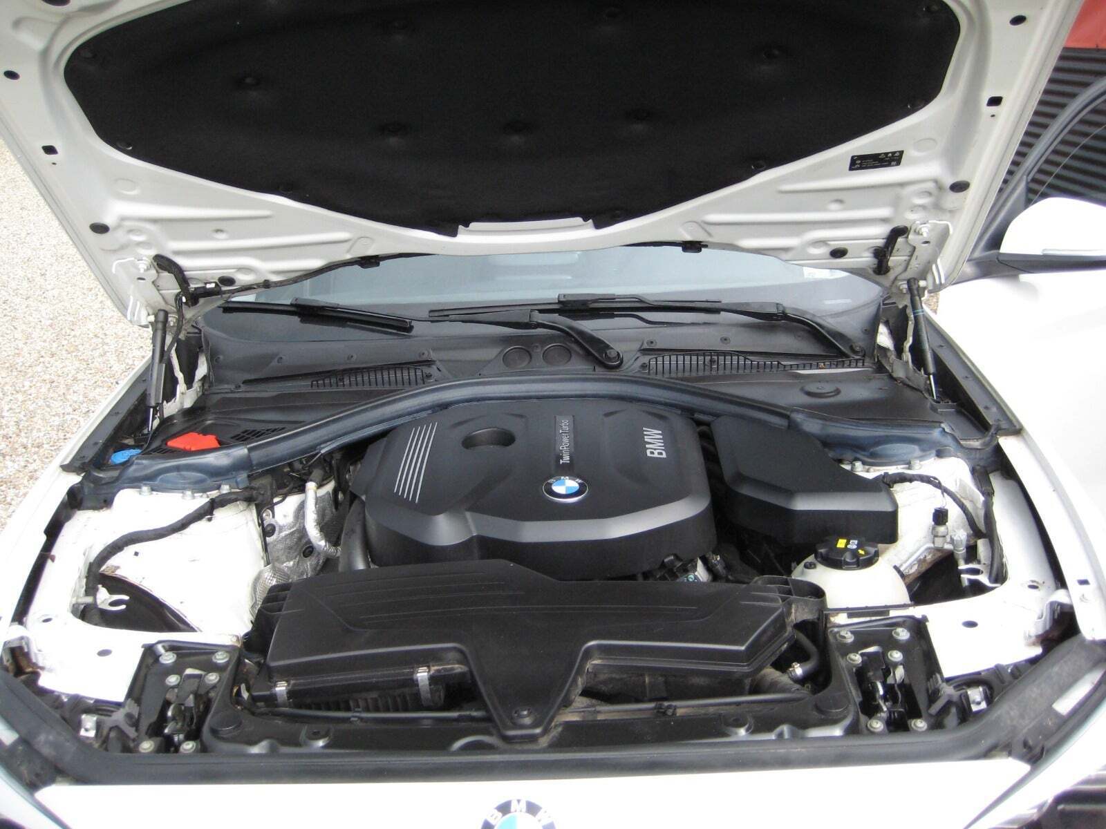 Hvid BMW 118i fra 2018