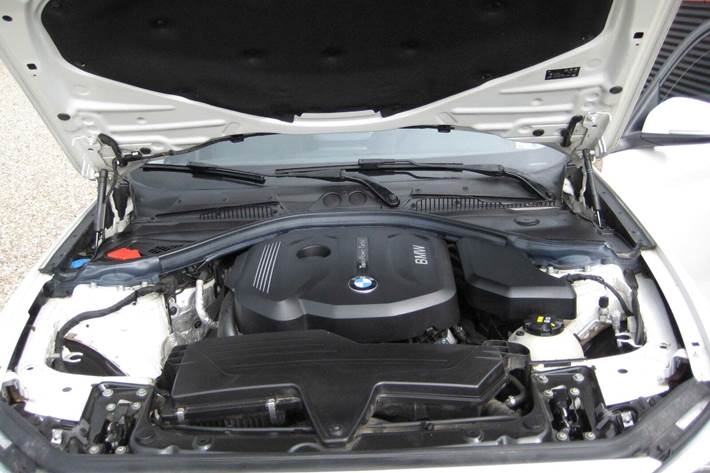 Hvid BMW 118i fra 2018