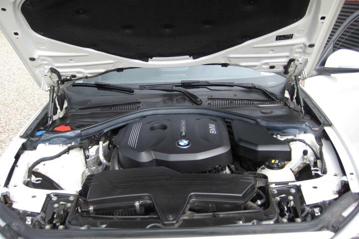 Hvid BMW 118i fra 2018