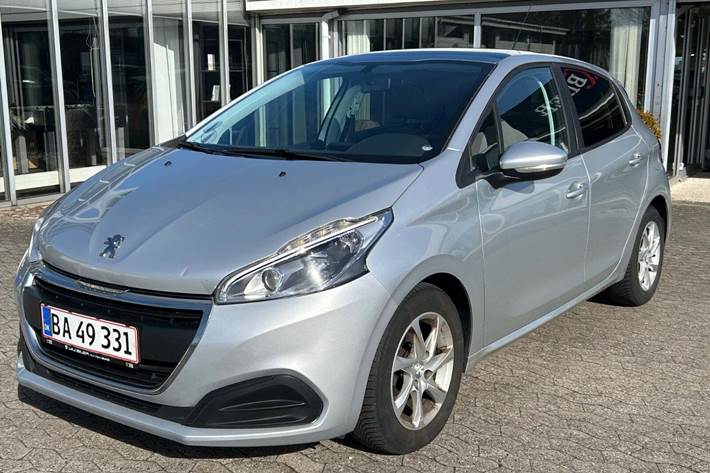 Sølv Peugeot 208 fra 2016