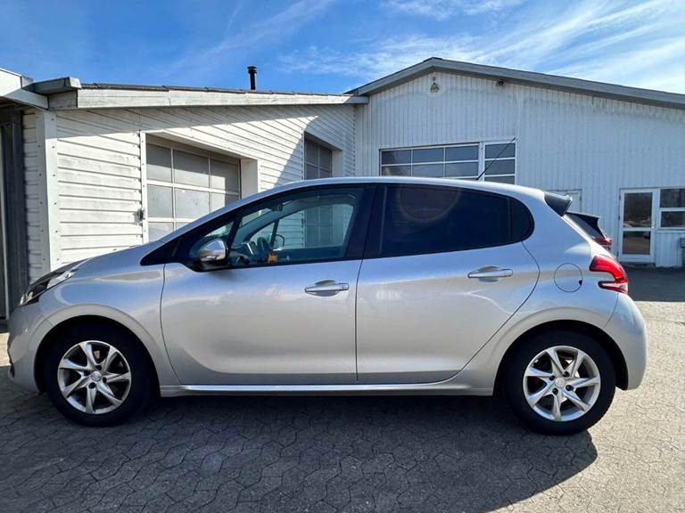 Peugeot 208 1,2 VTi 82 Allure Sky