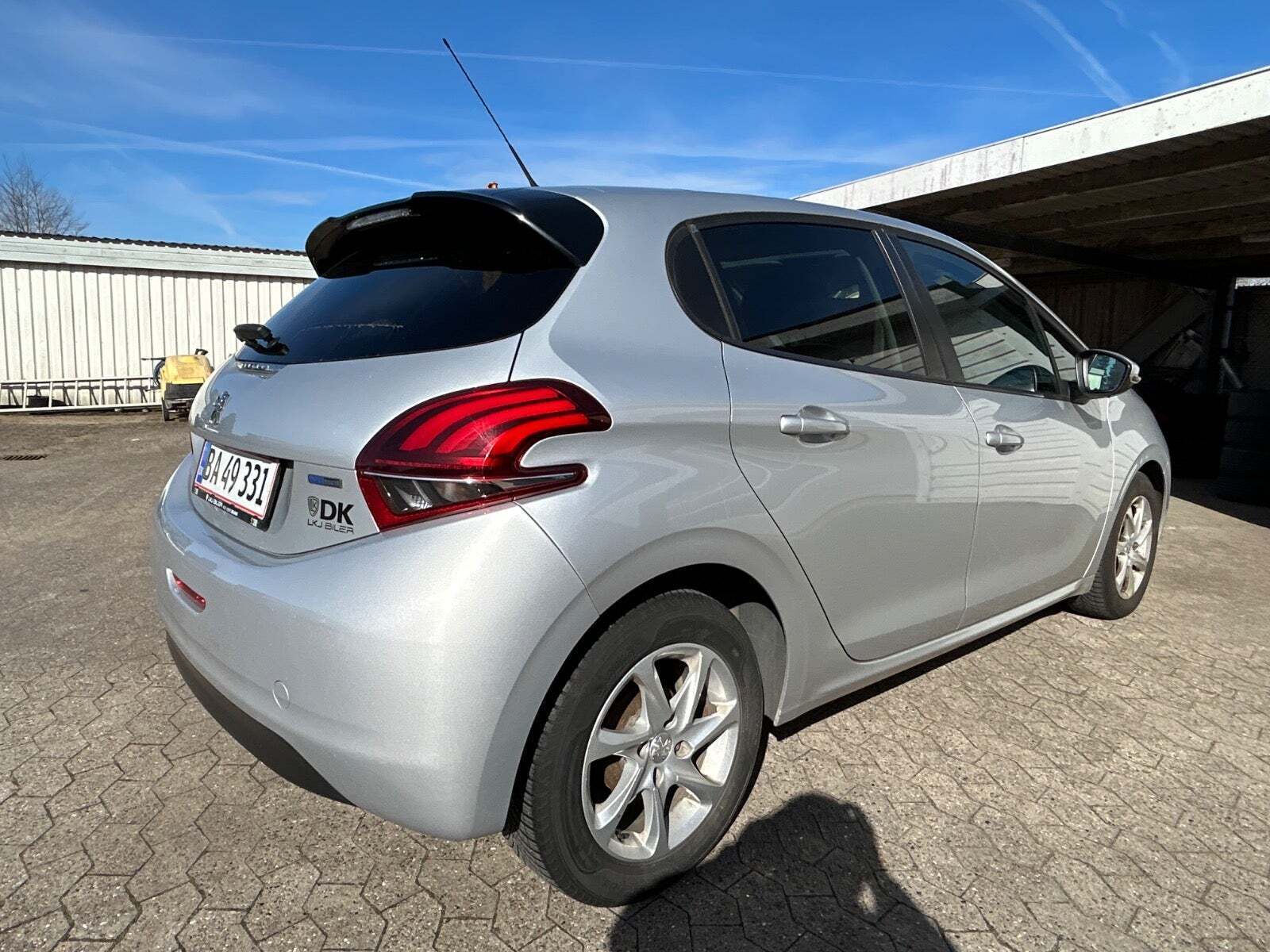 Peugeot 208 1,2 VTi 82 Allure Sky