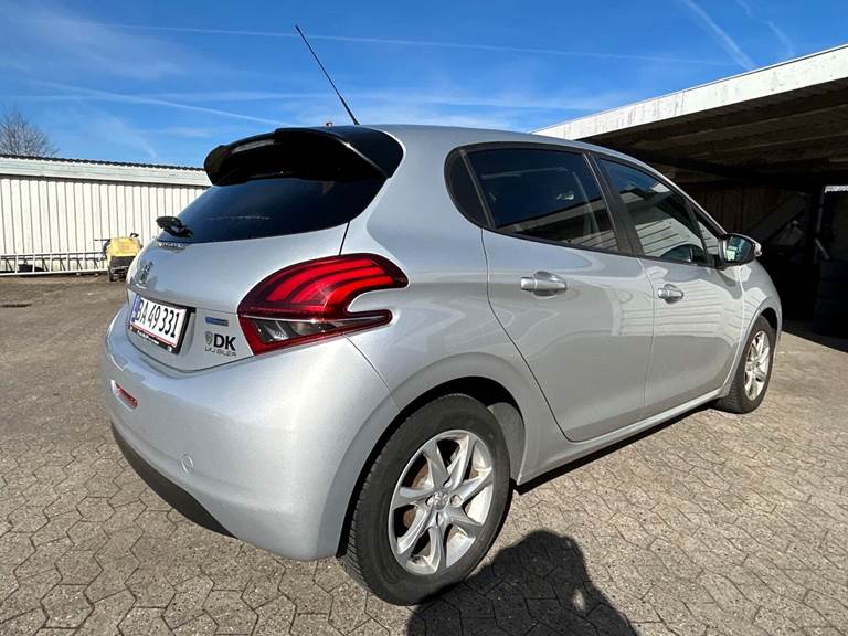 Peugeot 208 1,2 VTi 82 Allure Sky
