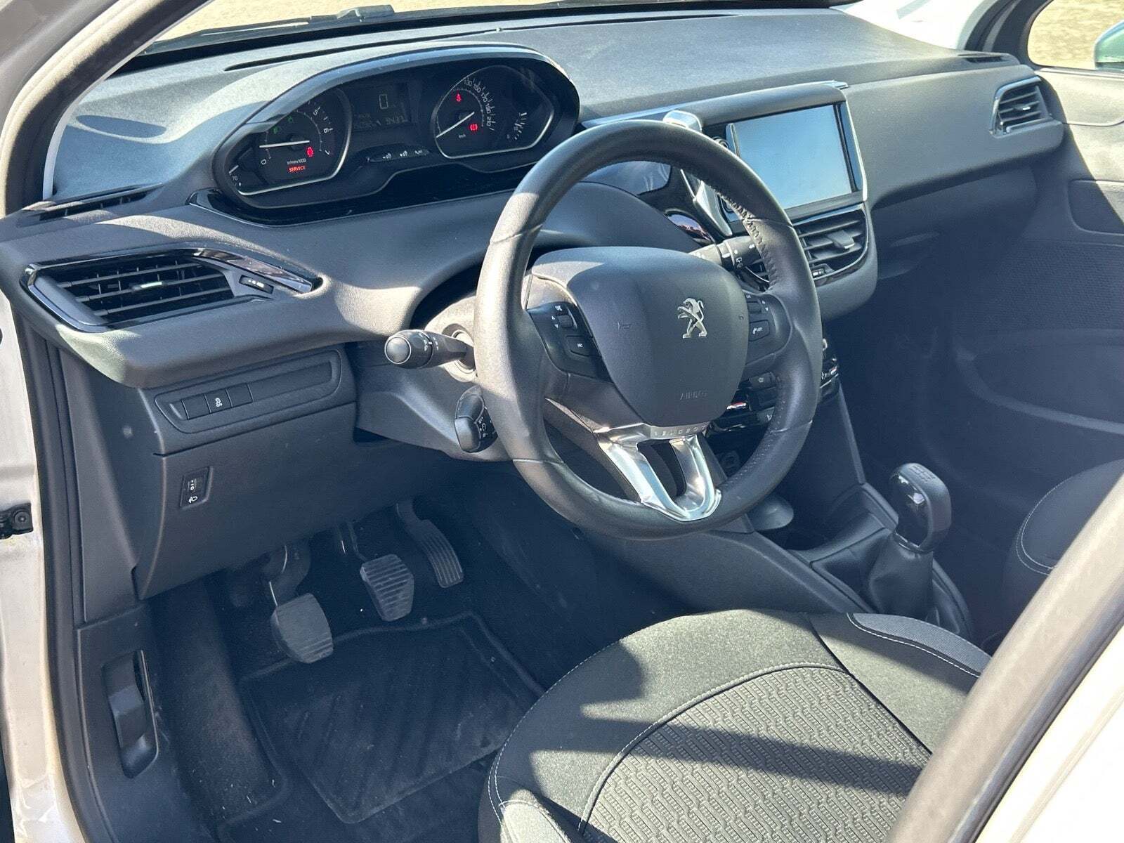 Sølv Peugeot 208 fra 2016