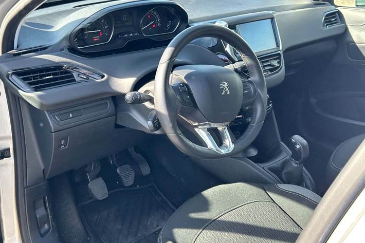 Sølv Peugeot 208 fra 2016