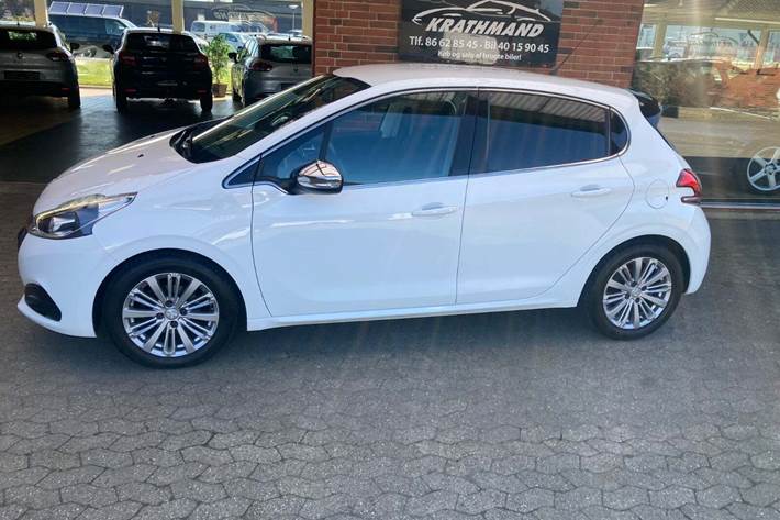 Hvid Peugeot 208 fra 2016