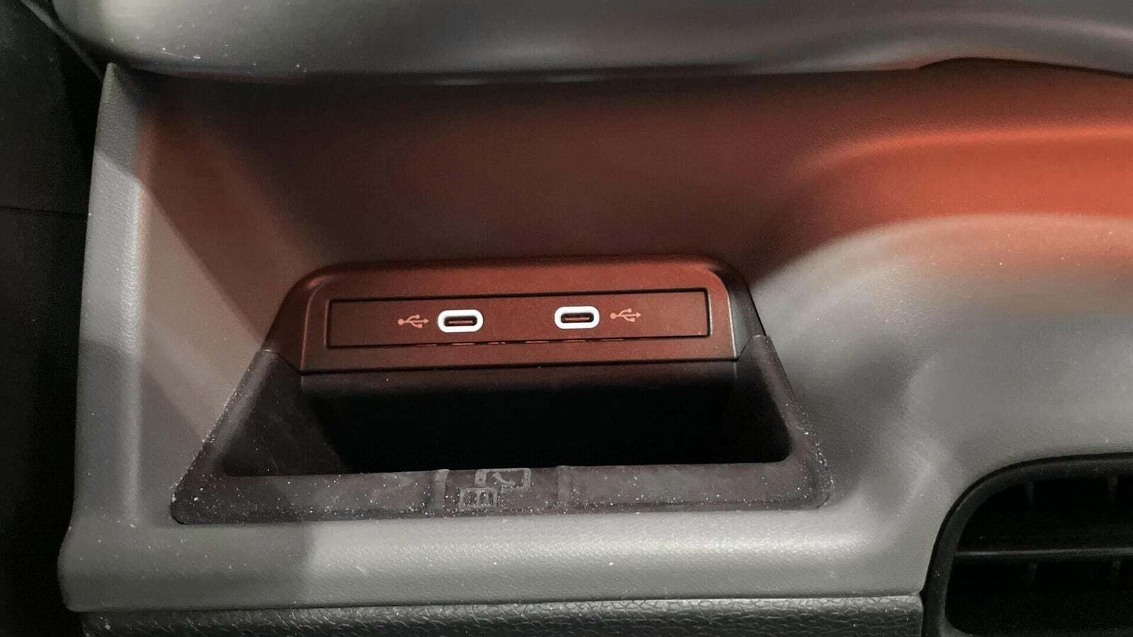 Beige VW ID.Buzz fra 2024