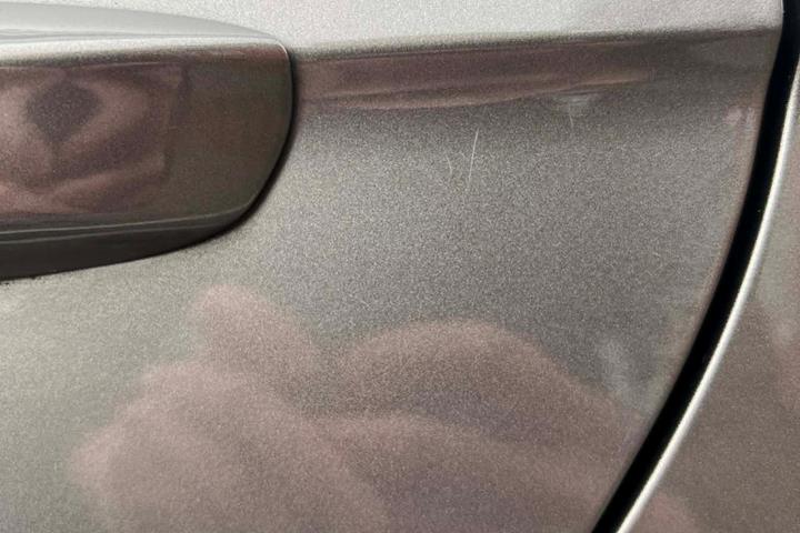 Grå VW Polo fra 2020
