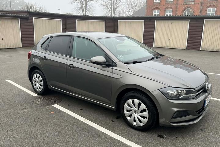 Grå VW Polo fra 2020