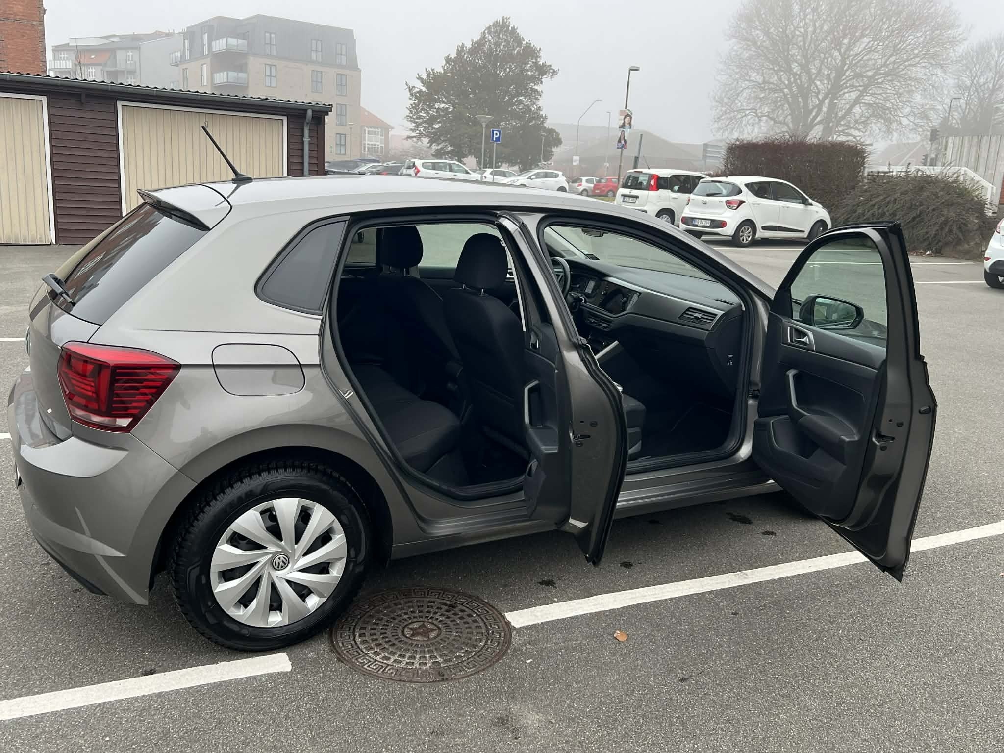 Grå VW Polo fra 2020