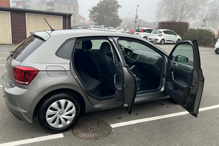 Grå VW Polo fra 2020