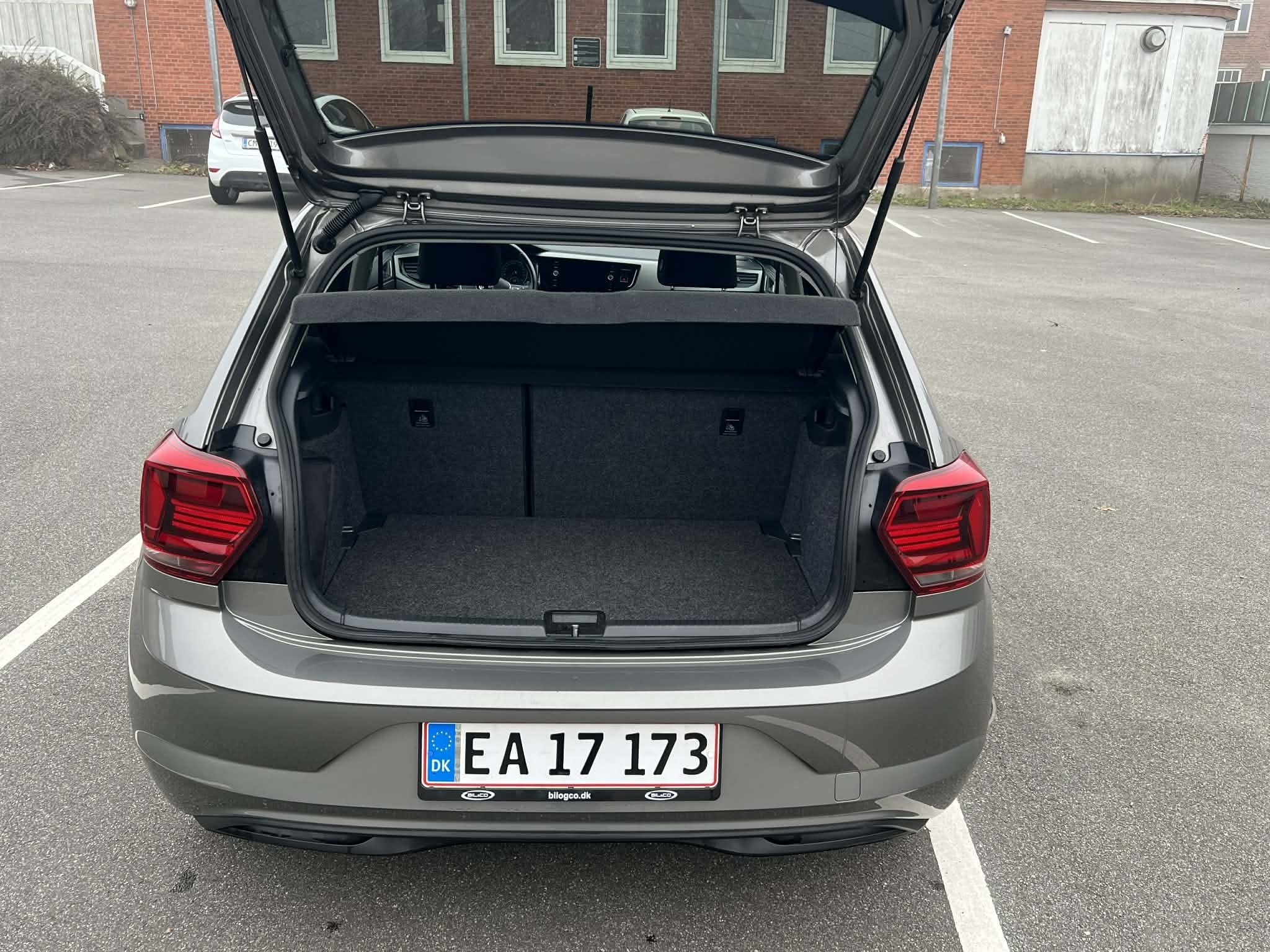 Grå VW Polo fra 2020