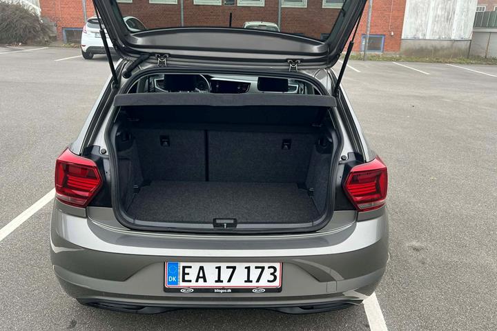 Grå VW Polo fra 2020