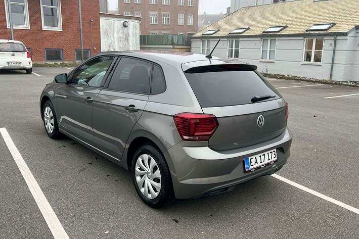 Grå VW Polo fra 2020