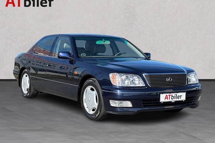 Blå Lexus LS fra 1998