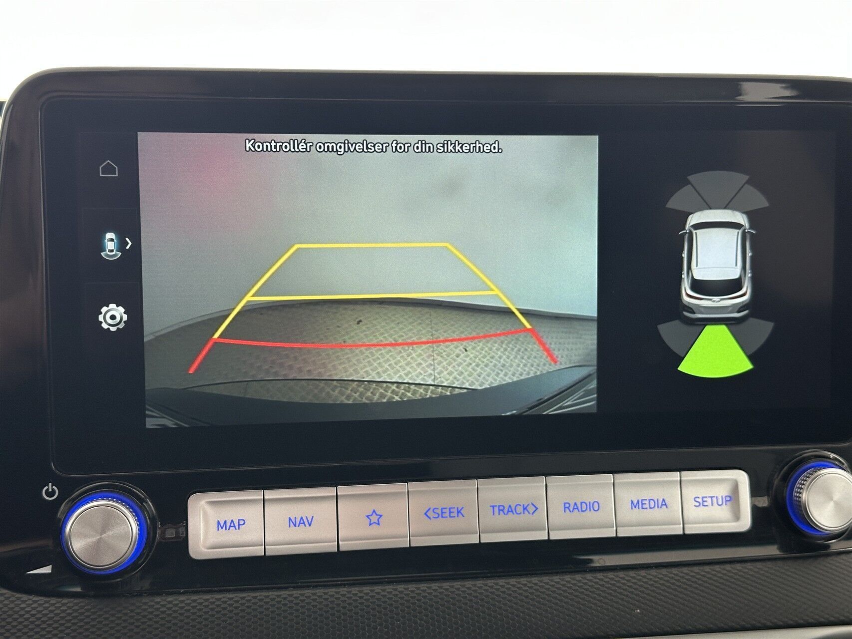 Grå Hyundai Kona fra 2023