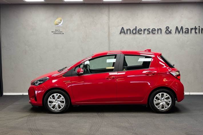 Rød Toyota Yaris fra 2019