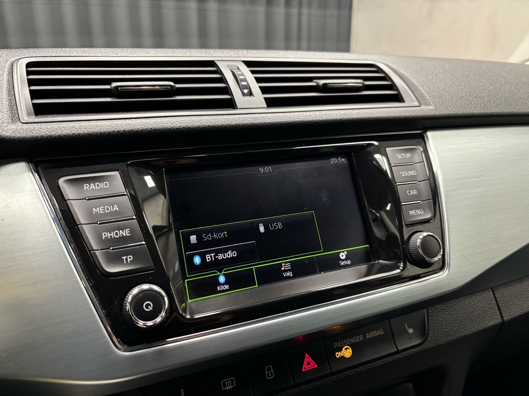 Grå Skoda Fabia fra 2016