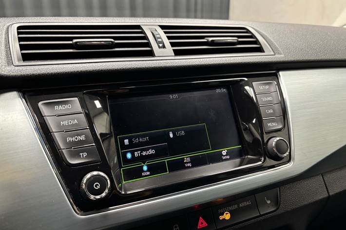 Grå Skoda Fabia fra 2016