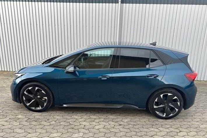 Blå Cupra Born fra 2023