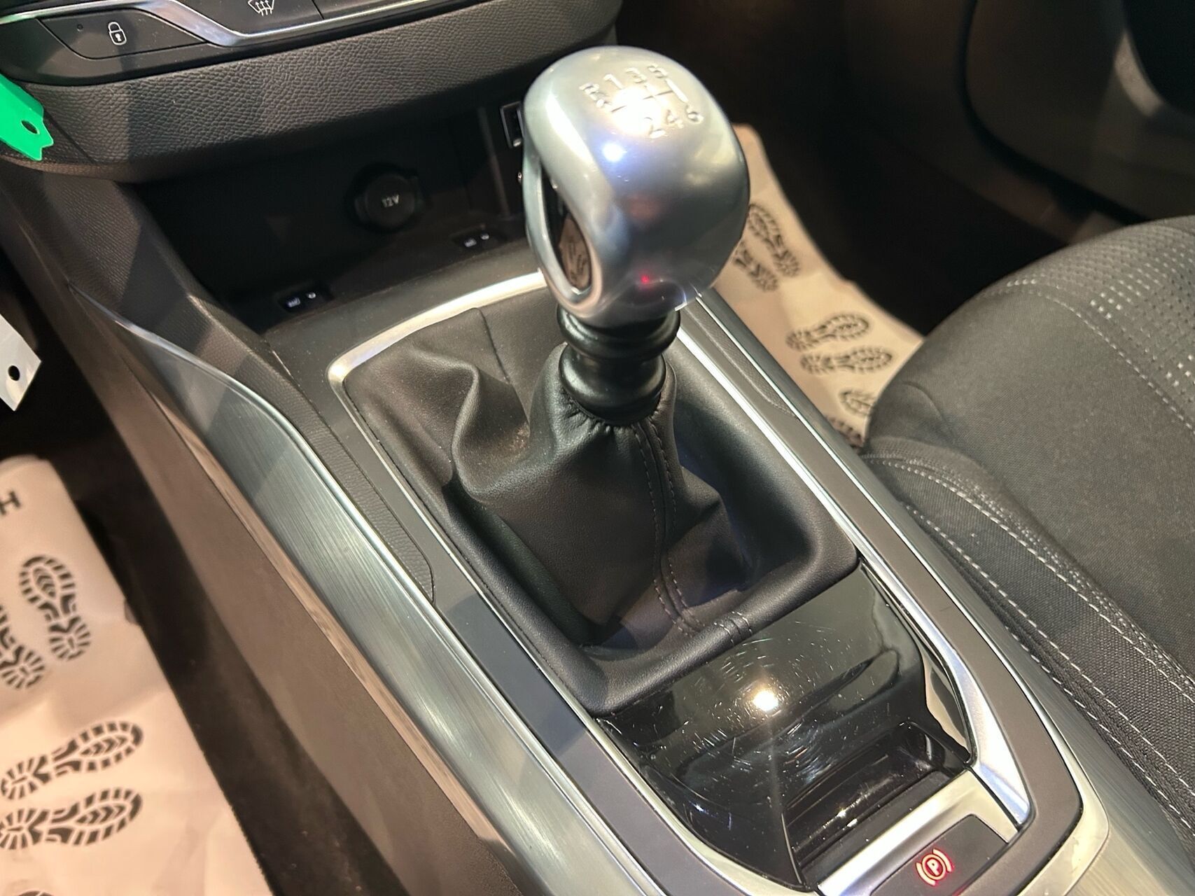 Sort Peugeot 308 fra 2017