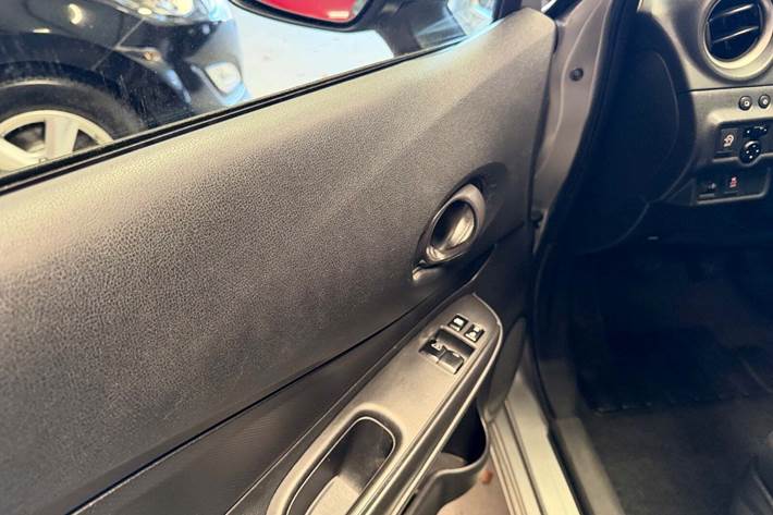 Grå Nissan Note fra 2014