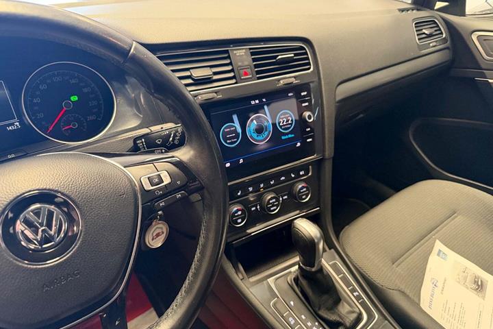 Sort VW Golf VII fra 2018
