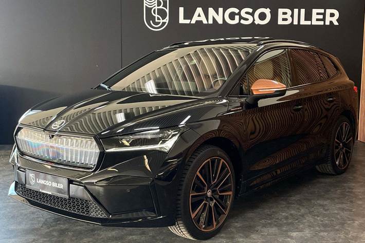 Sort Skoda Enyaq fra 2022 set udefra
