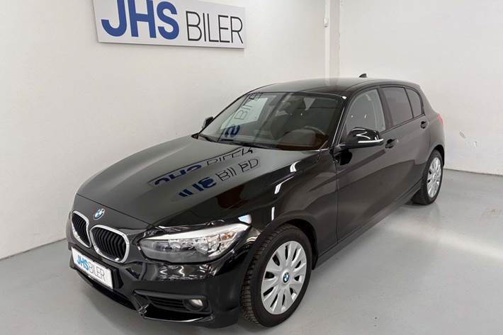 Sort BMW 118d fra 2017 set udefra