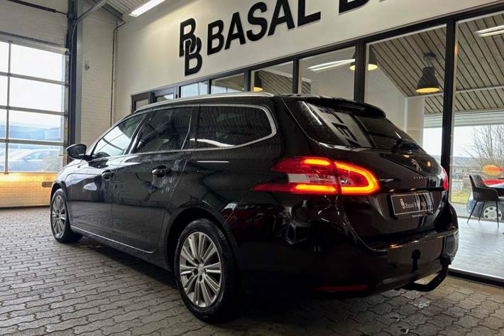 Sort Peugeot 308 fra 2018