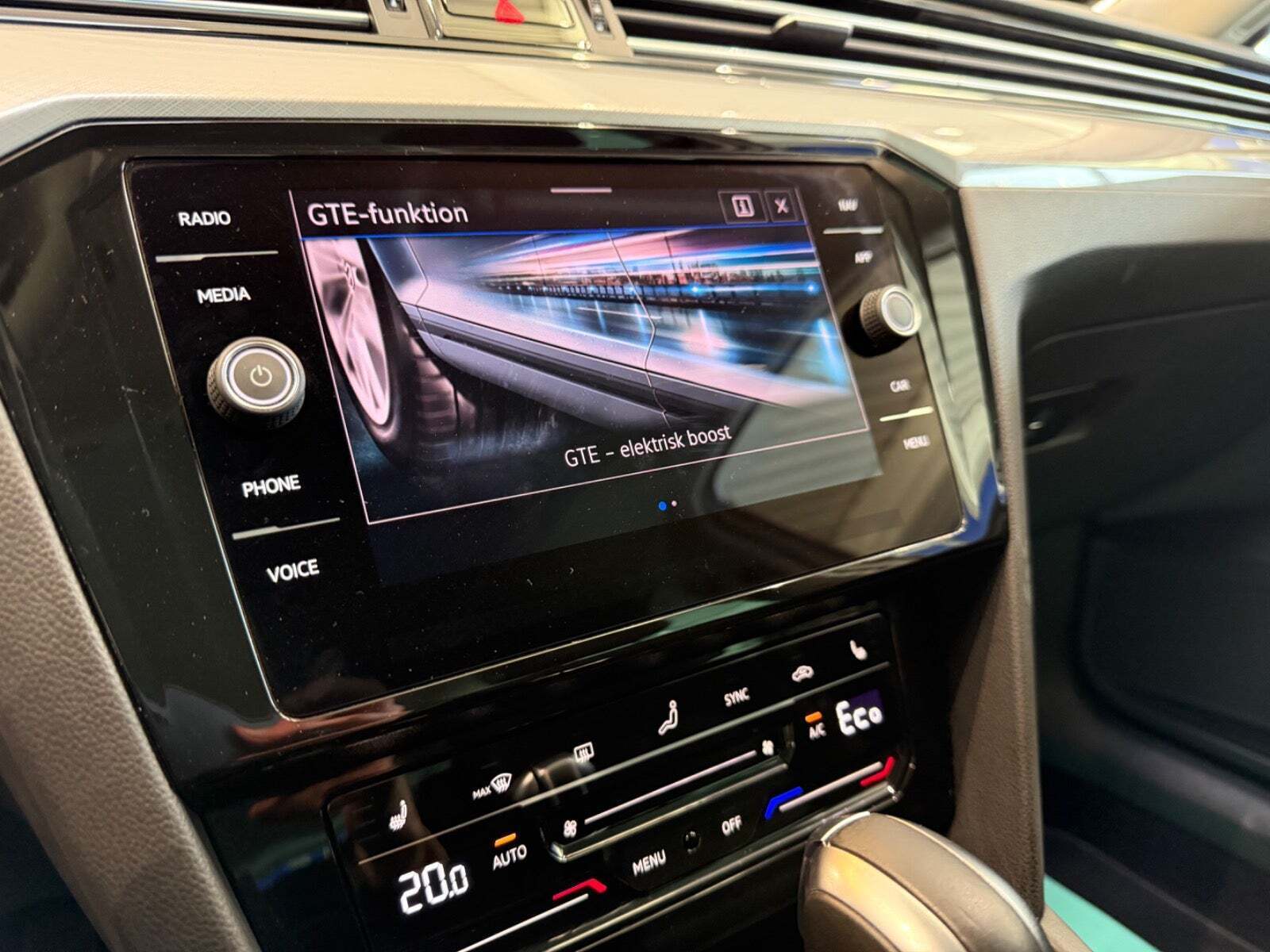 Hvid VW Passat fra 2021